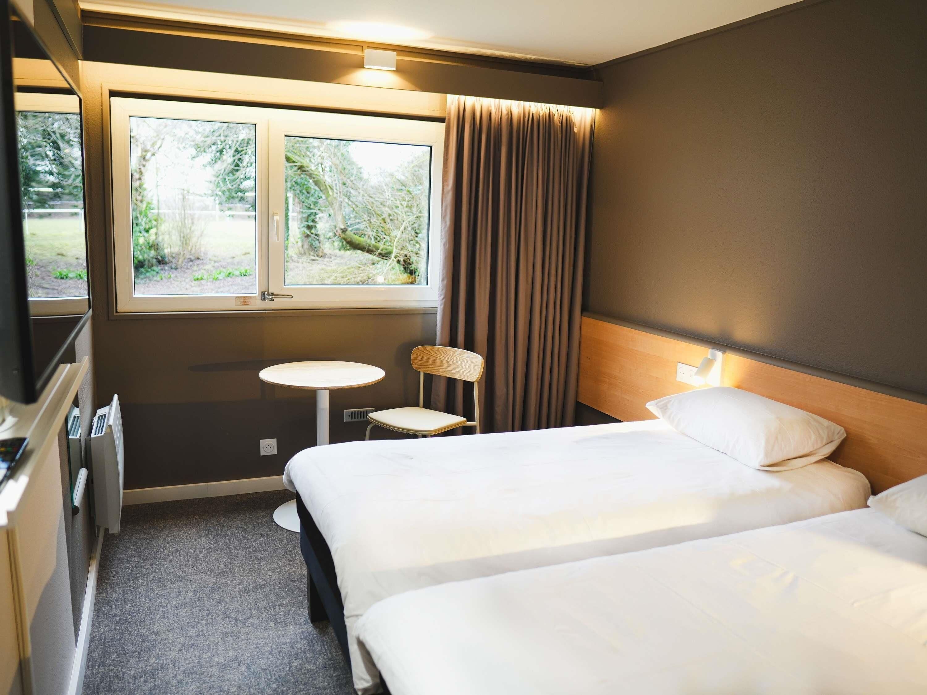 Chambre, 2 lits une place | Literie de qualité supérieure, bureau