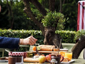 Dagelijks ontbijtbuffet (EUR 15 per persoon)
