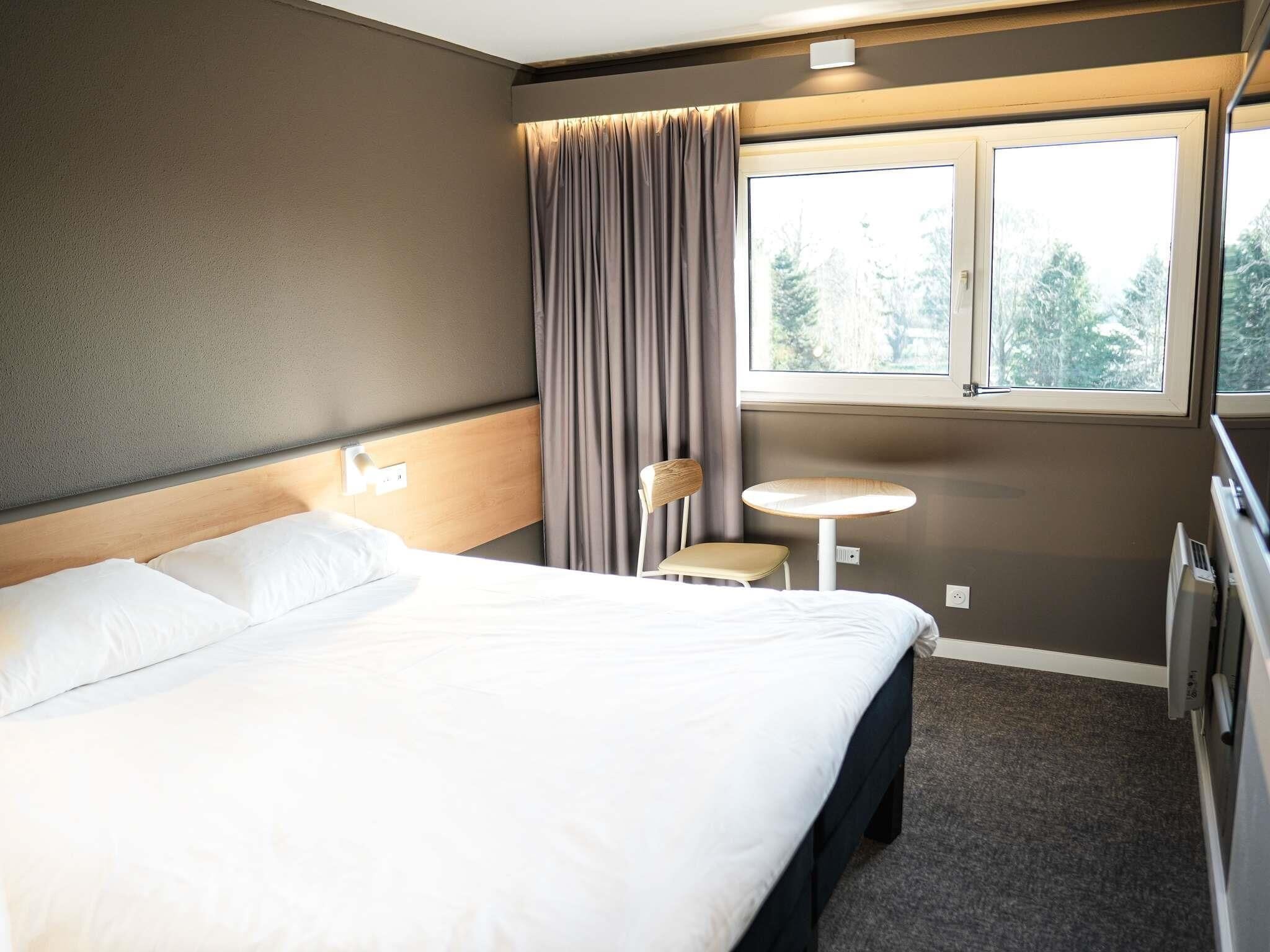 Chambre, 1 lit double | Literie de qualité supérieure, bureau