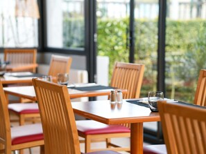 Serveert ontbijt en diner, regionale gerechten