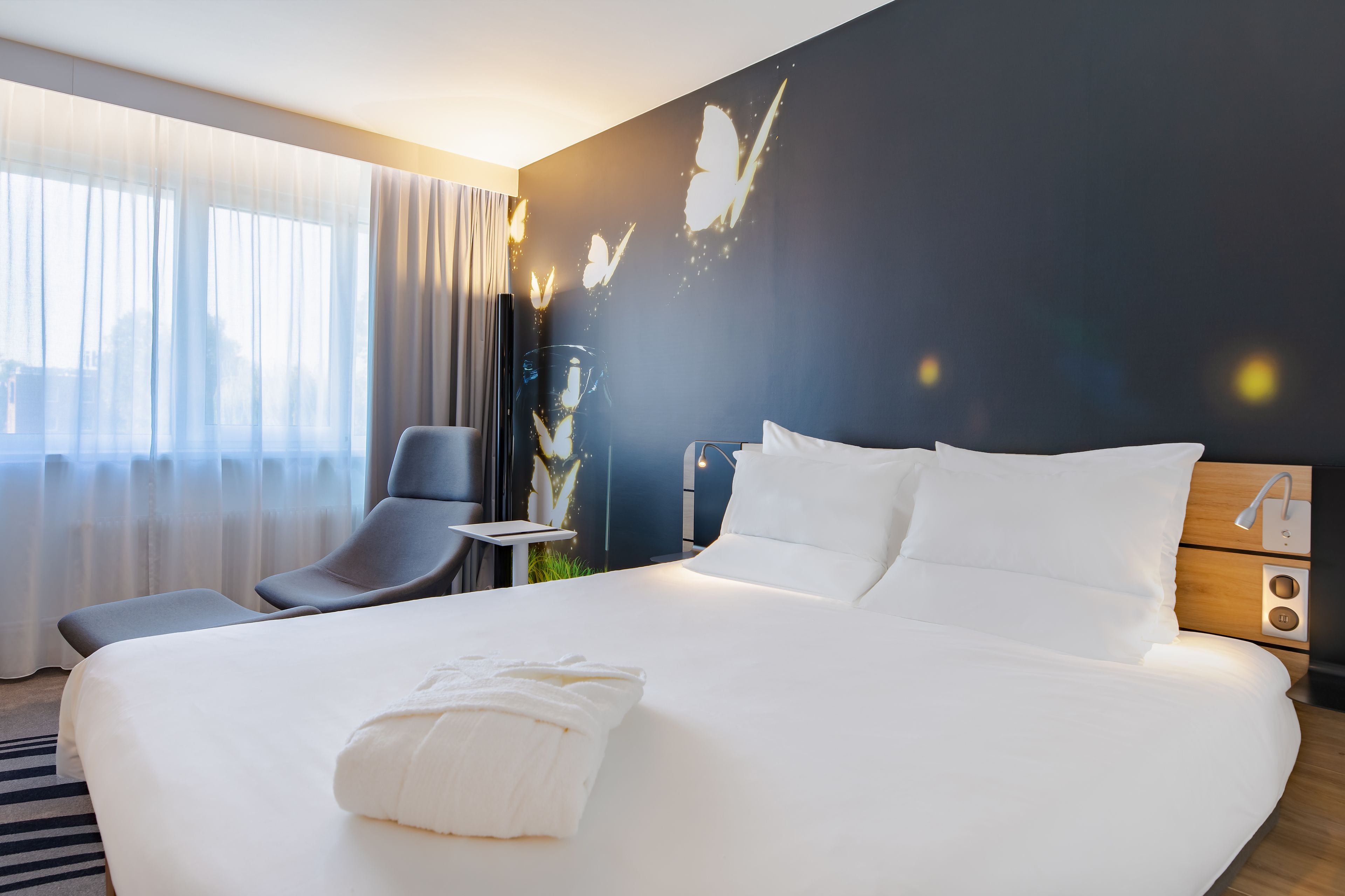 comfort room, 1 double bed (comfortable) | view from room