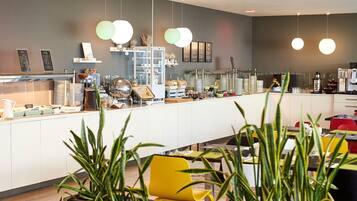 Daily buffet breakfast (PLN 65 per person)
