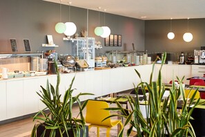 Daily buffet breakfast (PLN 65 per person)