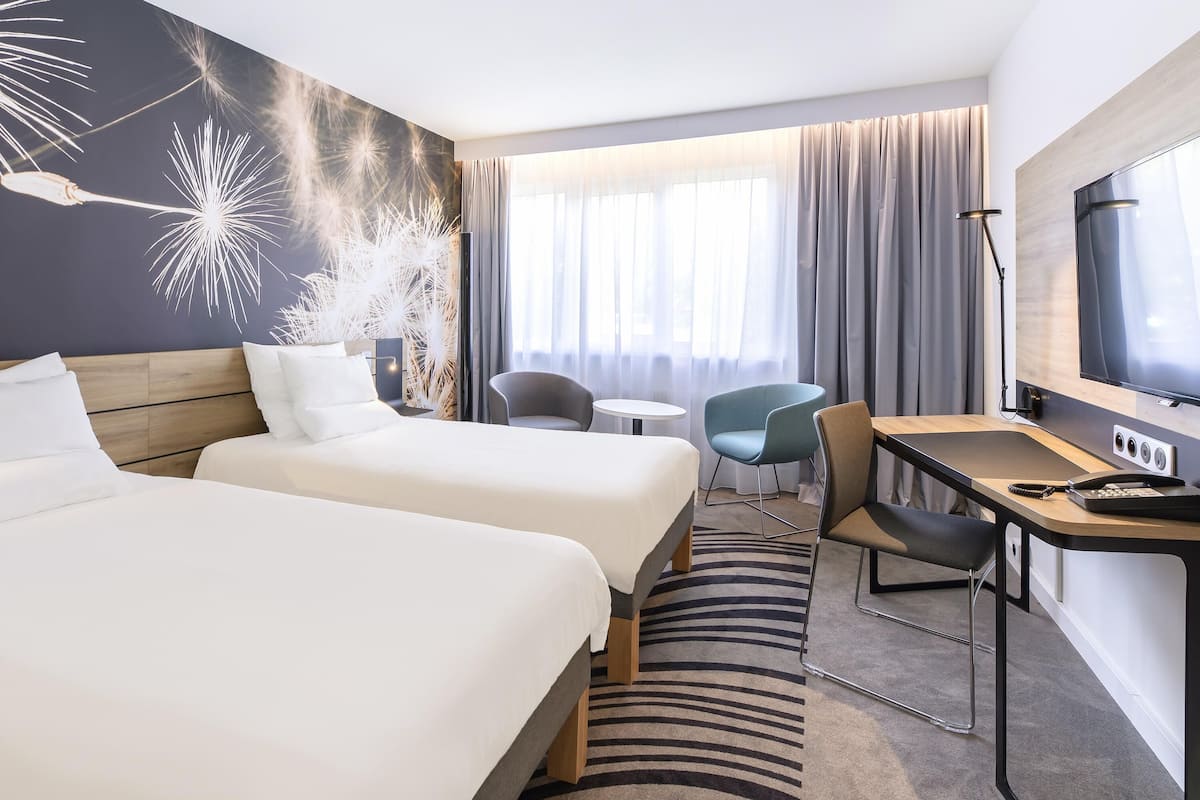 Superior Twin kamer, 2 eenpersoonsbedden (Comfortable) | Een kluis op de kamer, een bureau, verduisterende gordijnen