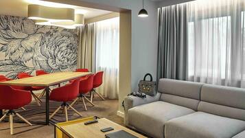 Apartment, 1 Queen Bed with Sofa bed | In-room safe, desk, blackout drapes, free cribs/infant beds