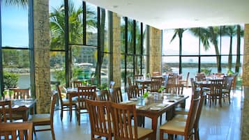 Daily buffet breakfast (MXN 399 per person)