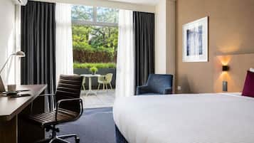 Premium bedding, in-room safe, desk, laptop workspace