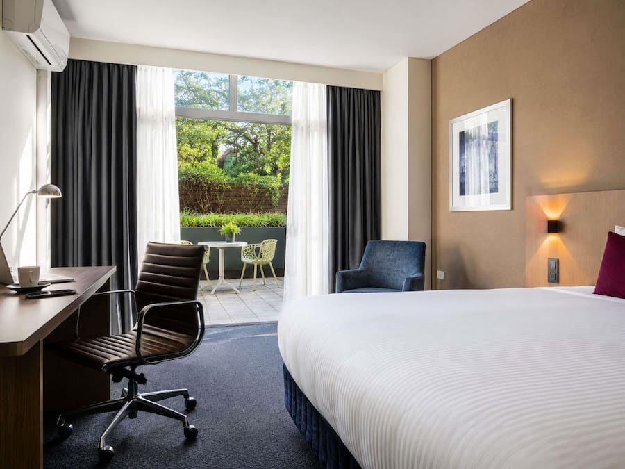 Premium bedding, in-room safe, desk, laptop workspace