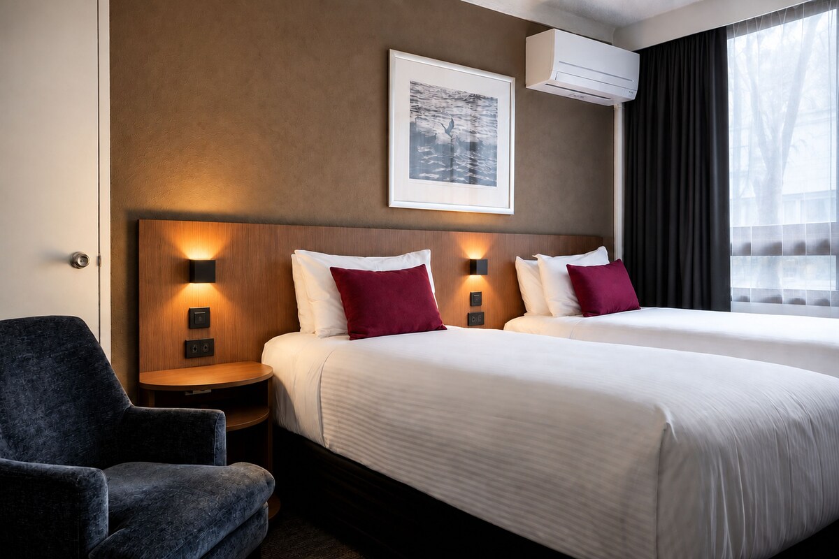 Classic Room, 2 Twin Beds | Premium bedding, in-room safe, desk, laptop workspace
