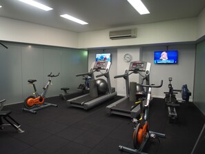 A gym with treadmills, stationary bikes, and exercise balls. - Mercure Sydney St Leonards (Greenwich)