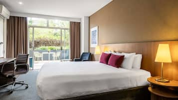 Hochwertige Bettwaren, Zimmersafe, Schreibtisch