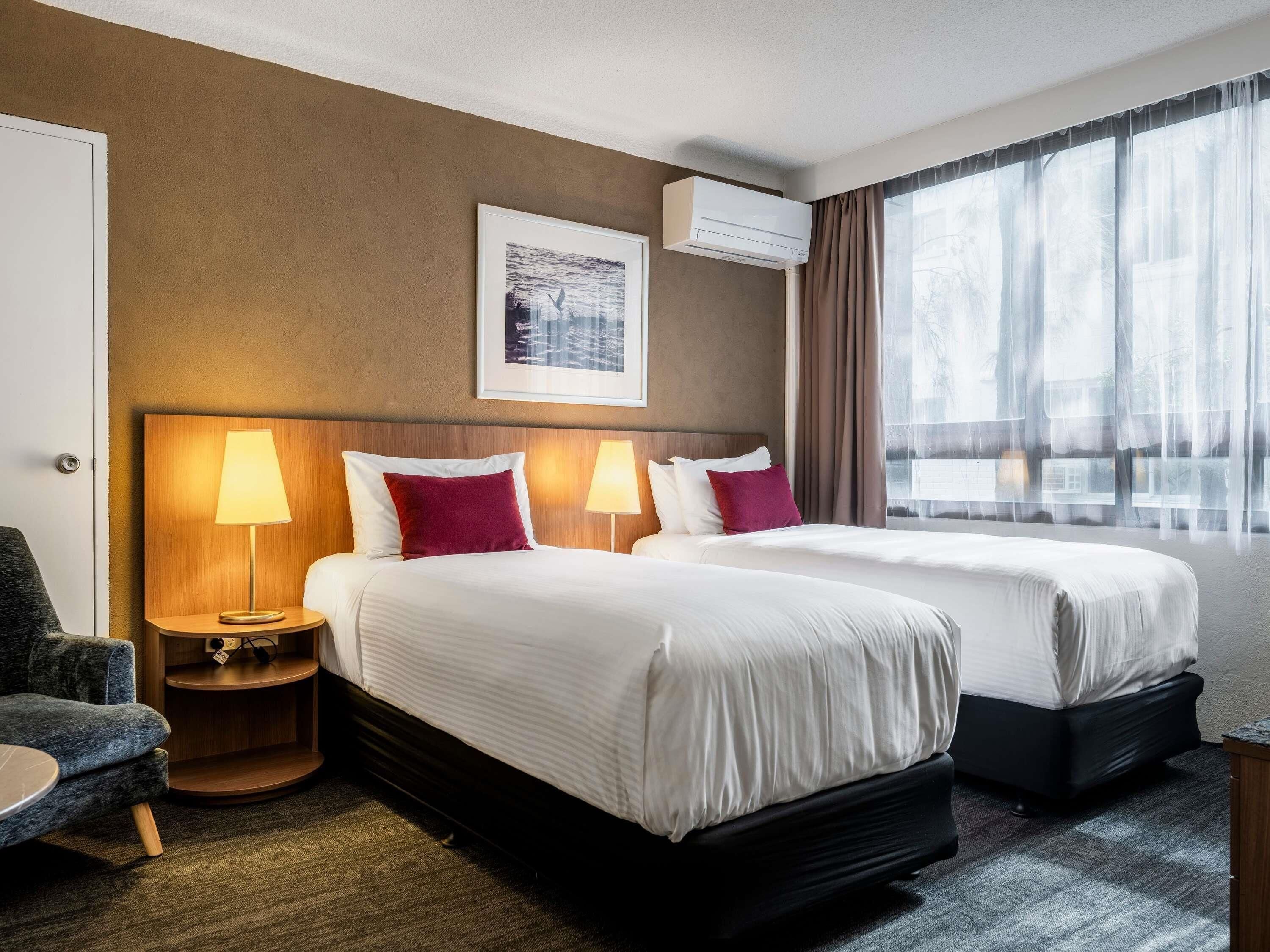 Habitación clásica, 2 camas individuales | Ropa de cama de alta calidad y caja de seguridad en la habitación 