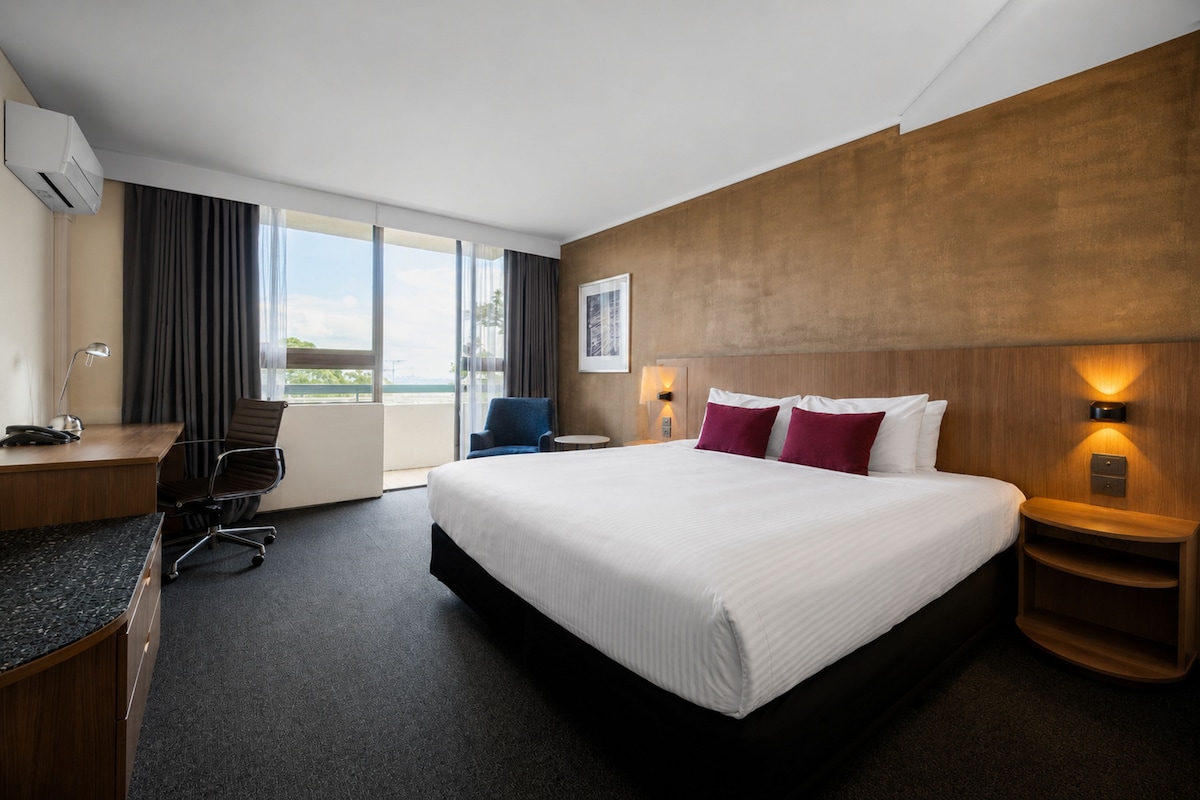 Superior Room, 1 King Bed, Balcony | Premium bedding, in-room safe, desk, laptop workspace