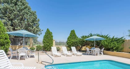 Days Inn by Wyndham Deming