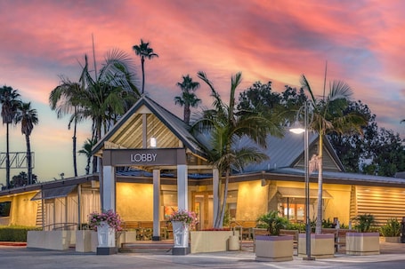 Exterior. Best Western Seven Seas