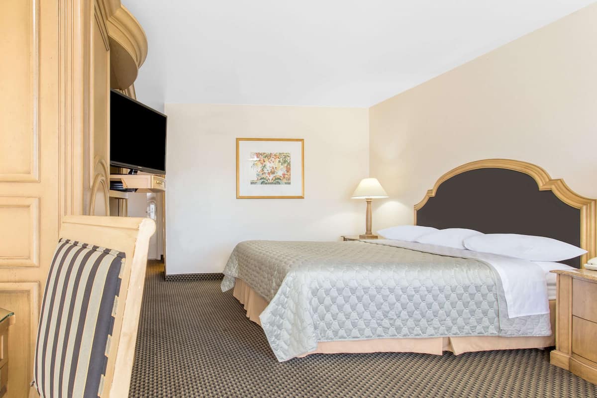 Desk, iron/ironing board, free cribs/infant beds, free WiFi