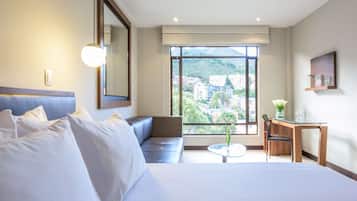 1 bedroom, premium bedding, minibar, in-room safe
