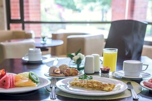 Petit déjeuner buffet servi tous les jours en supplément