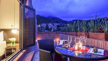 Premium bedding, minibar, in-room safe, desk