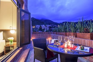 Premium bedding, minibar, in-room safe, desk - NH Collection Bogotá Hacienda Royal (Bogotá)