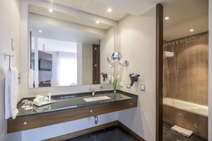 Literie de qualité supérieure, minibar, coffres-forts dans les chambres