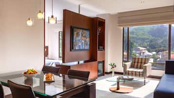 Premium bedding, minibar, in-room safe, desk