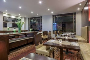 Breakfast, lunch, dinner served; international cuisine - NH Collection Bogotá Hacienda Royal (Bogotá)