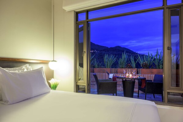 Premium bedding, minibar, in-room safe, desk