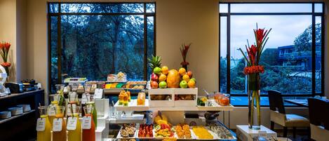 Petit déjeuner buffet servi tous les jours en supplément