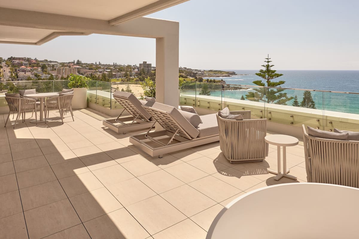 Suite (Coastal) | Minibar, coffres-forts dans les chambres, bureau