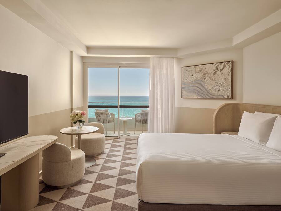 Minibar, in-room safe, desk, laptop workspace