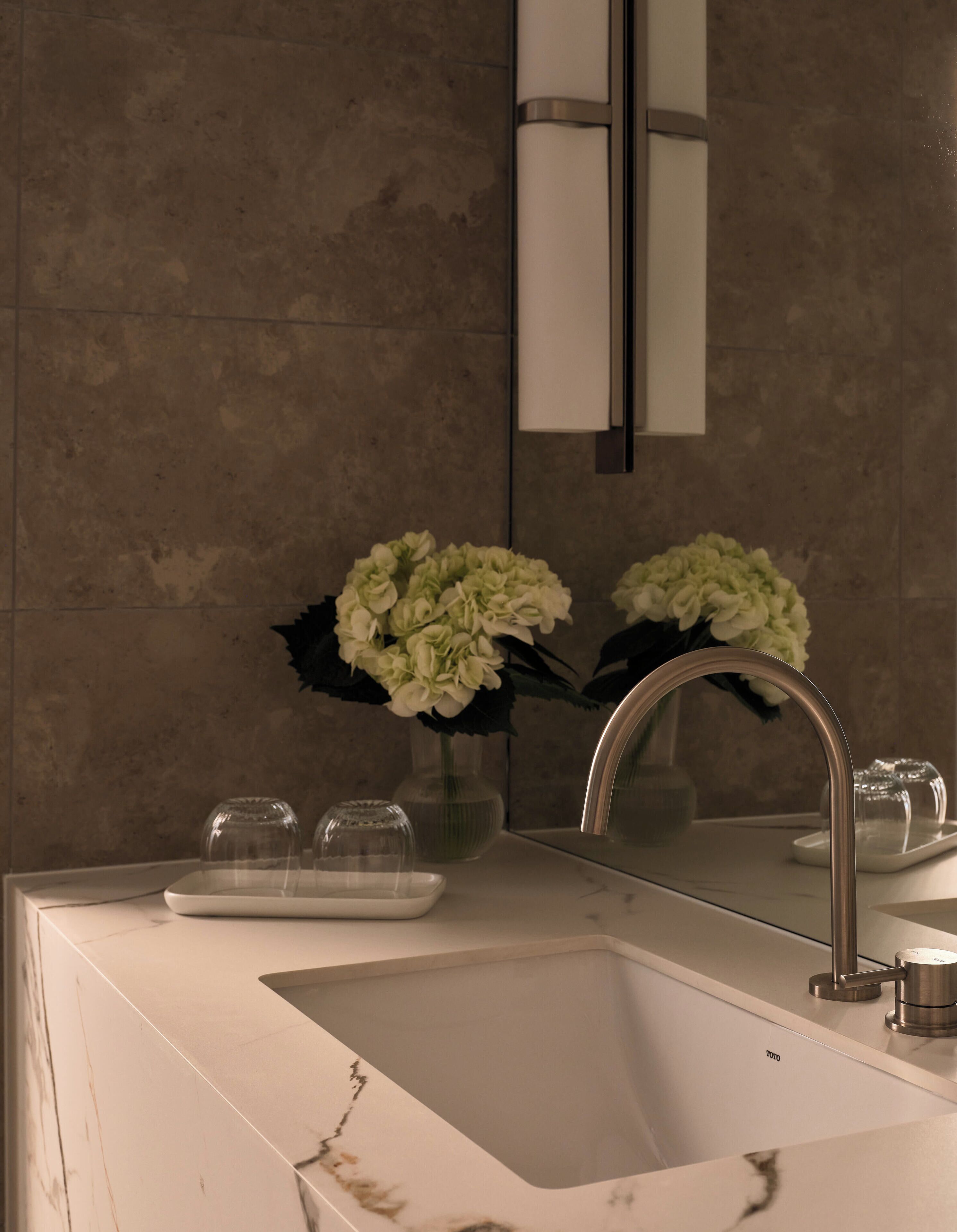 Combined shower/bathtub, free toiletries, hair dryer, bathrobes