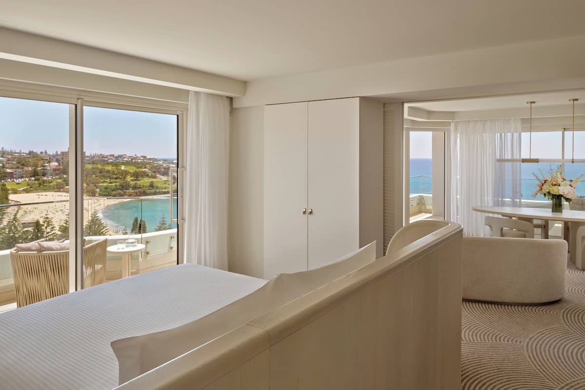 Minibar, in-room safe, desk, laptop workspace