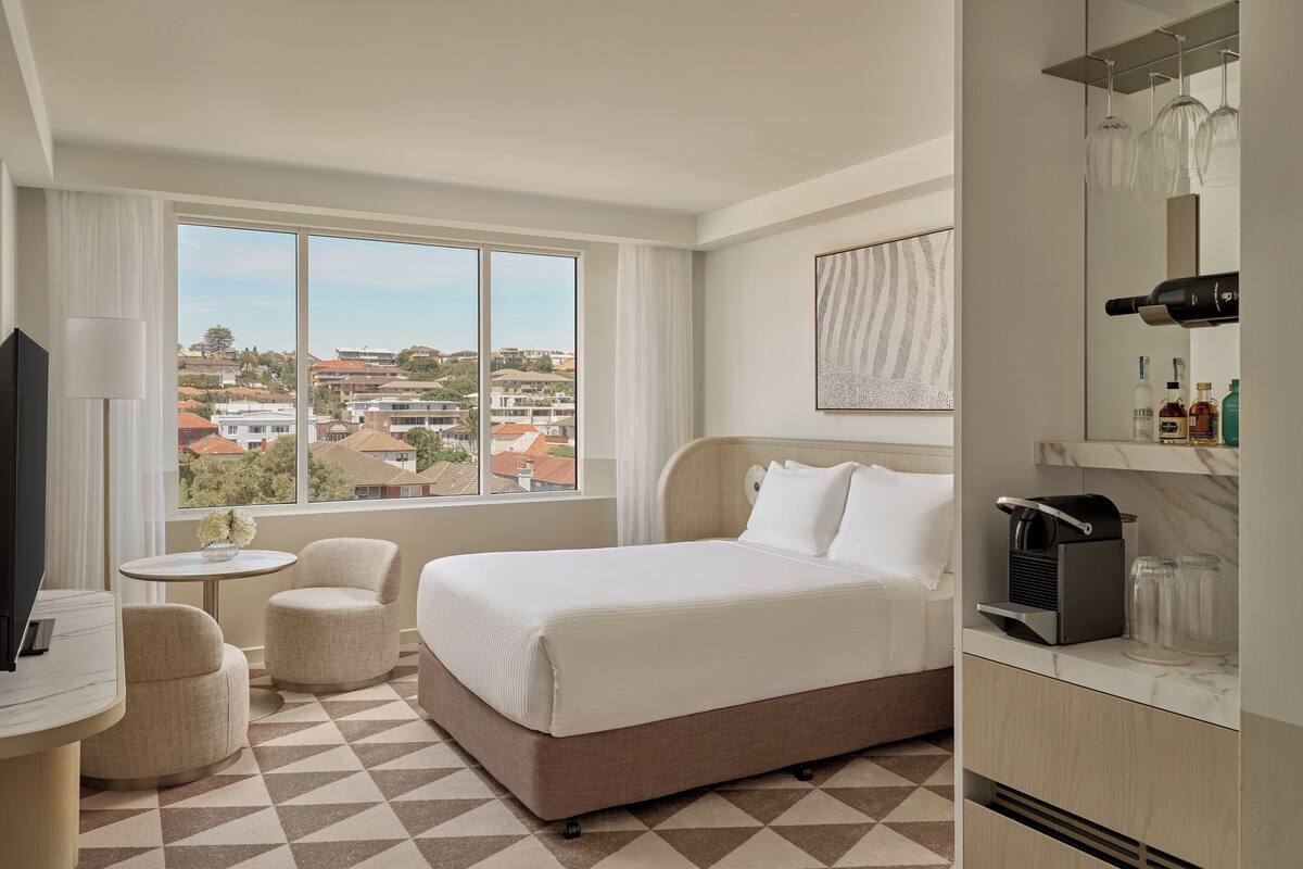 Classic-Zimmer, 1 Doppelbett, barrierefrei (Coogee View) | Minibar, Zimmersafe, Schreibtisch, laptopgeeigneter Arbeitsplatz