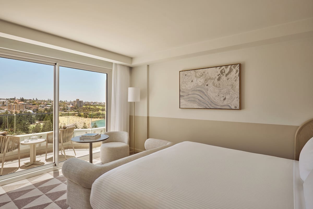 Chambre Premium, 1 très grand lit, vue océan | Minibar, coffres-forts dans les chambres, bureau