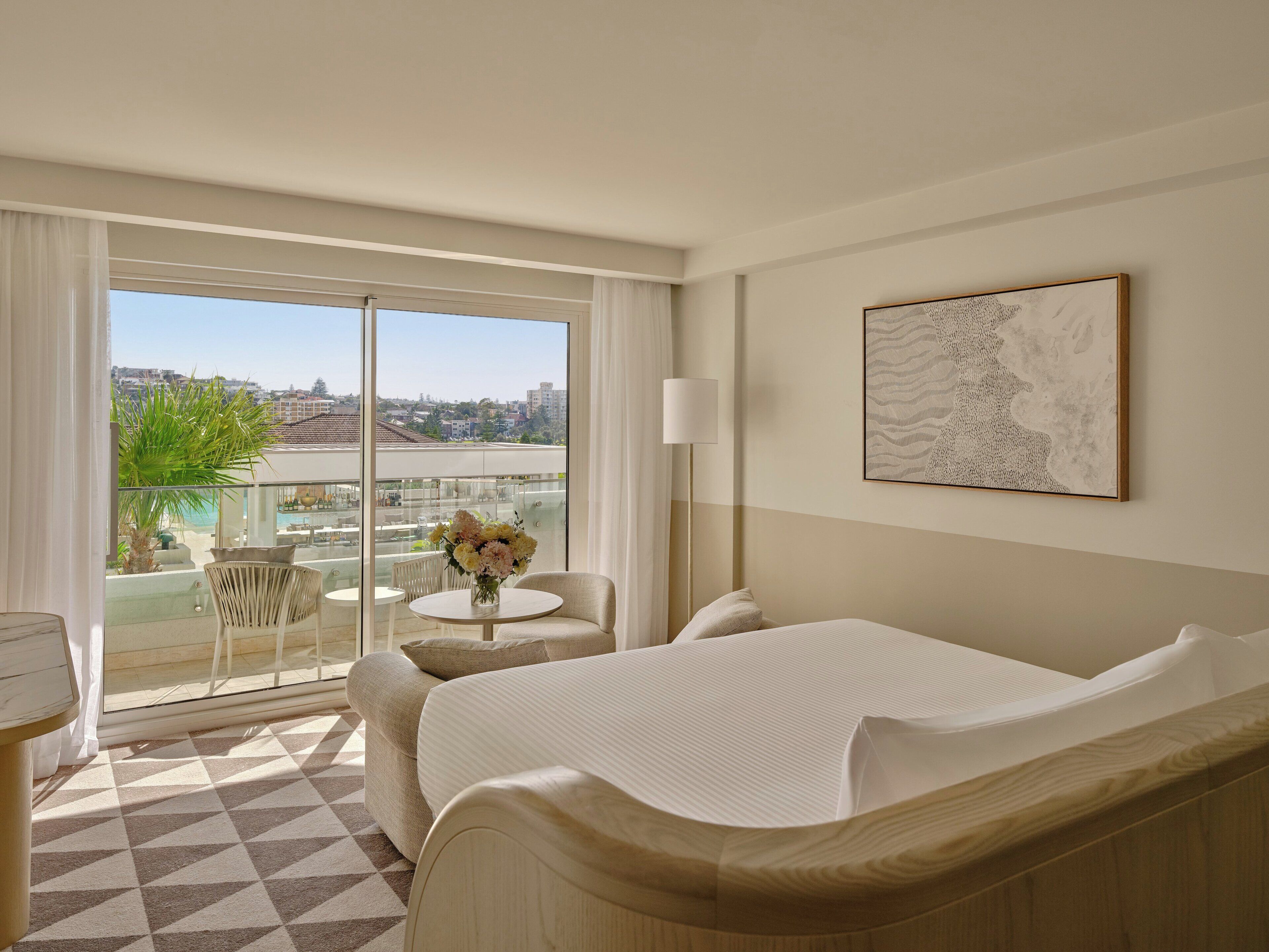 Habitación Premium, 1 cama de matrimonio grande, vistas a la piscina | Minibar, caja fuerte, escritorio y espacio para trabajar con un portátil