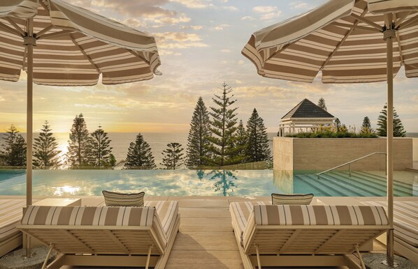 Infinity pool