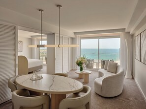 King Ocean Front Deluxe Suite | Minibar, in-room safe, desk, laptop workspace