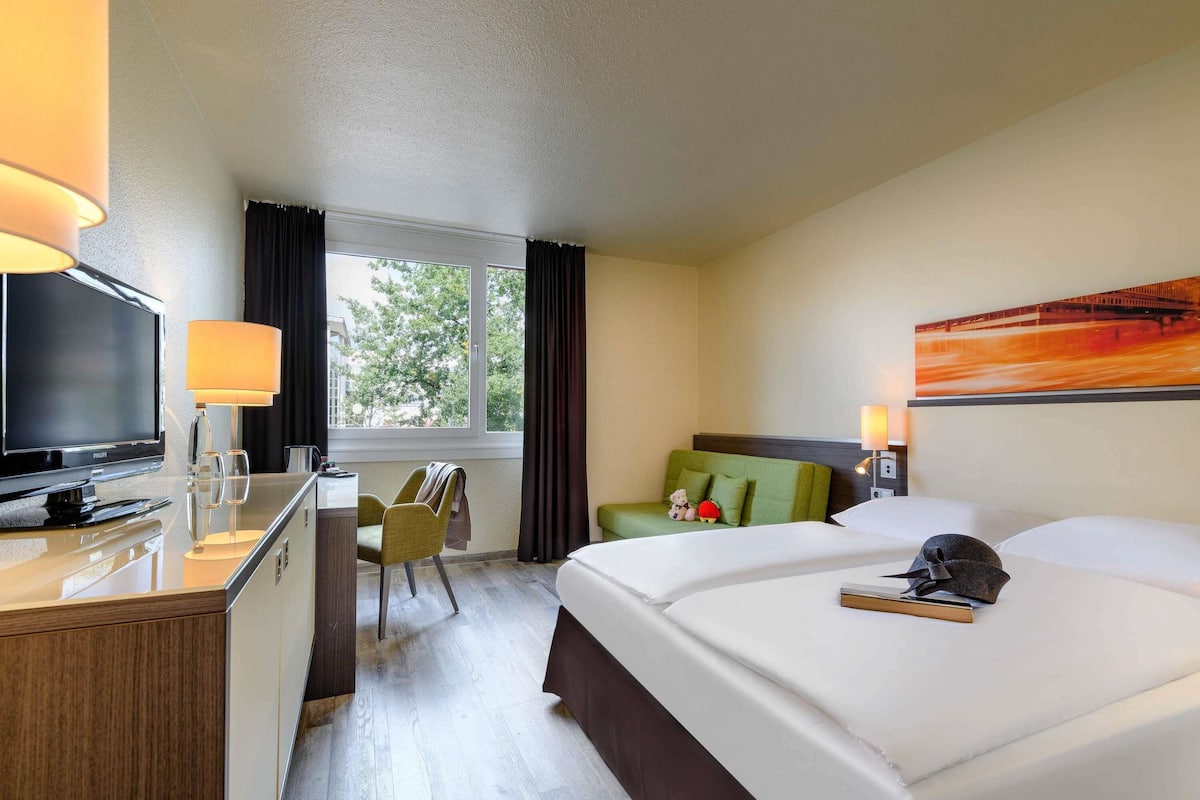 Standard Room, 1 Double Bed with Sofa bed | Premium bedding, down comforters, in-room safe, desk