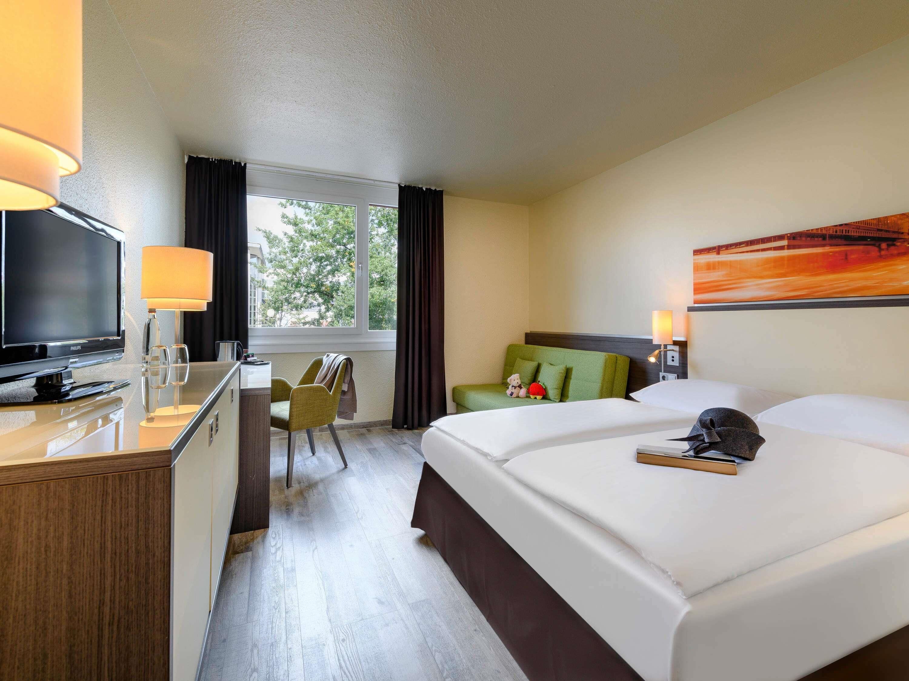 Standard Room, 1 Katil Kelamin (Double) dengan Katil Sofa | Peralatan tempat tidur premium, gebar bulu kapas, peti besi dalam bilik 