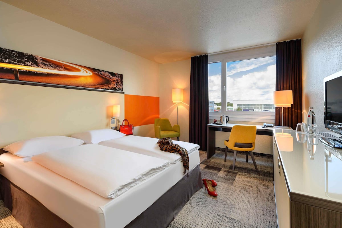 Rom – standard, 1 dobbeltseng | Sengetøy av topp kvalitet, dundyner, safe på rommet og skrivebord