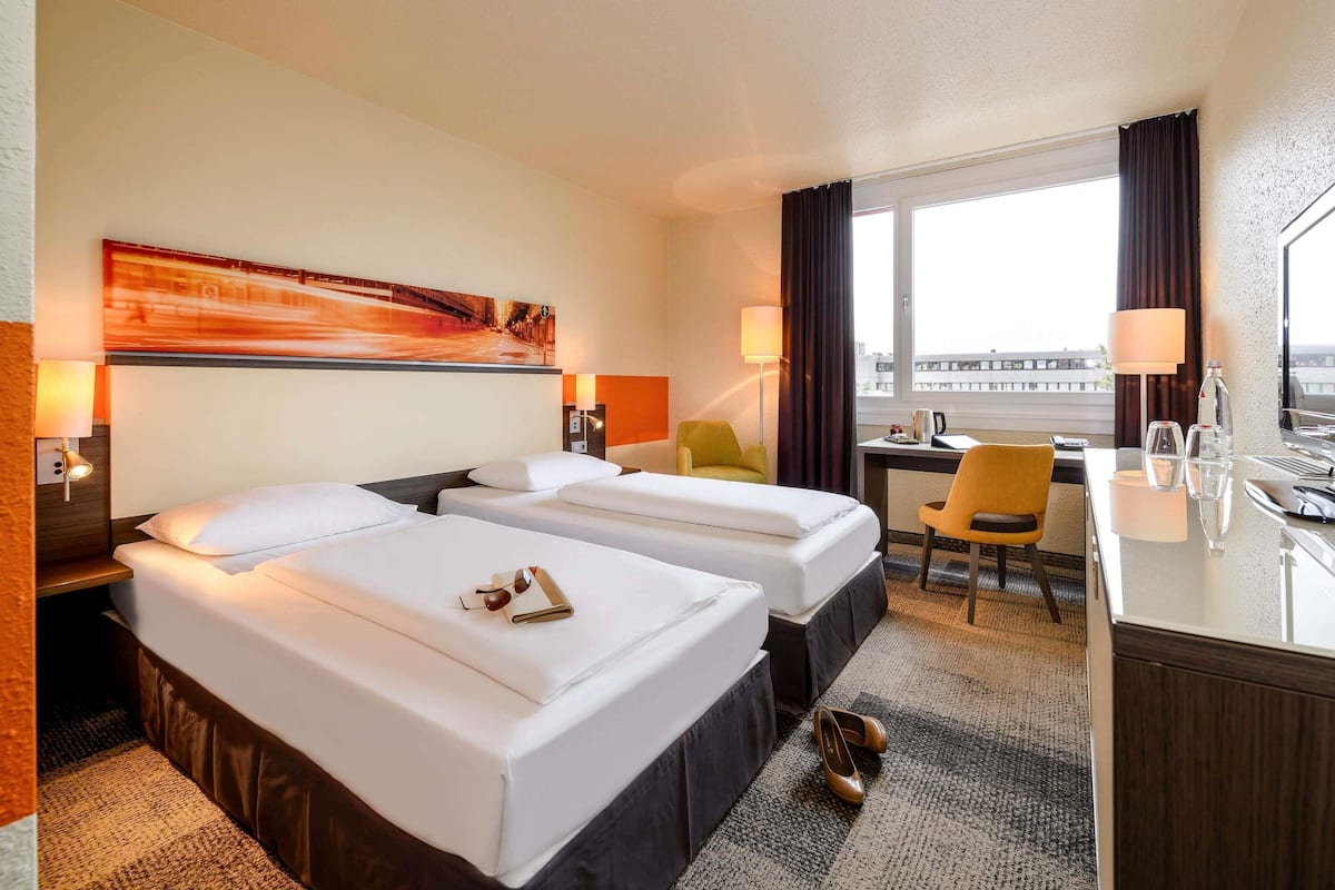 Standard Room, 2 Twin Beds | Premium bedding, down comforters, in-room safe, desk