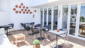 Bar junto a la alberca