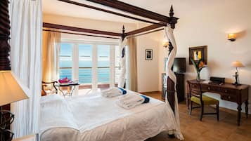 Deluxe Double Room, Sea View | Minibar, in-room safe, individually decorated, individually furnished