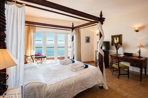 Deluxe Double Room, Sea View | Minibar, in-room safe, individually decorated, individually furnished
