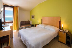 Minibar, in-room safe, individually decorated, individually furnished