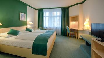 羽绒被、办公桌、遮光窗帘、隔音