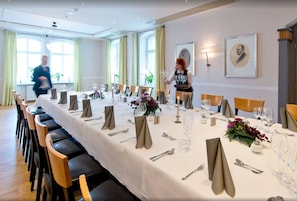 2 restaurants, breakfast, lunch, dinner served; Regional cuisine