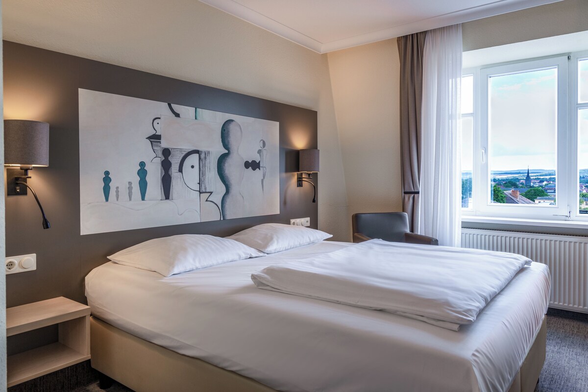 Comfort Single Room | Down comforters, desk, blackout drapes, soundproofing