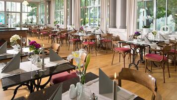 Daily buffet breakfast (EUR 19.00 per person)